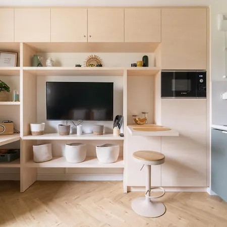 Refait à Neuf Avec Parking En Bord De Loire *