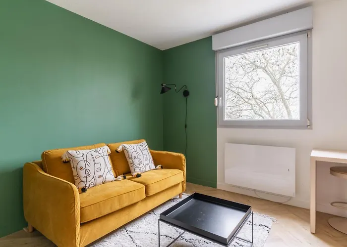 Refait à Neuf Avec Parking En Bord De Loire